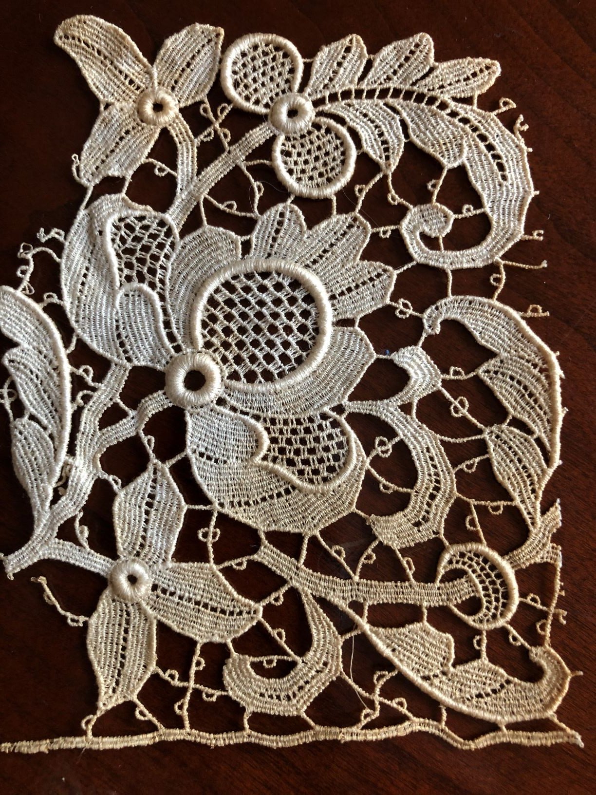 Lace lesson 5 Handmade needle lace vs. Machine made needle lace