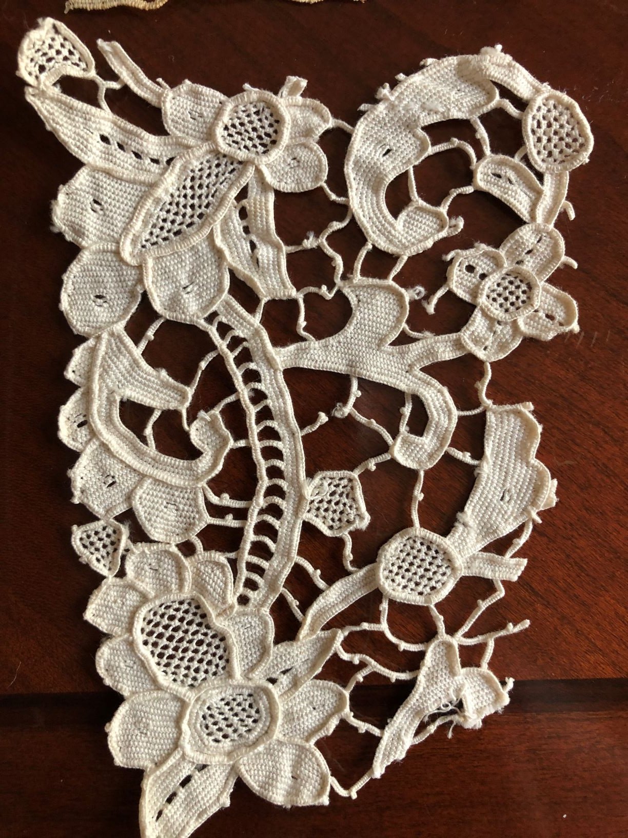Lace lesson 5 Handmade needle lace vs. Machine made needle lace