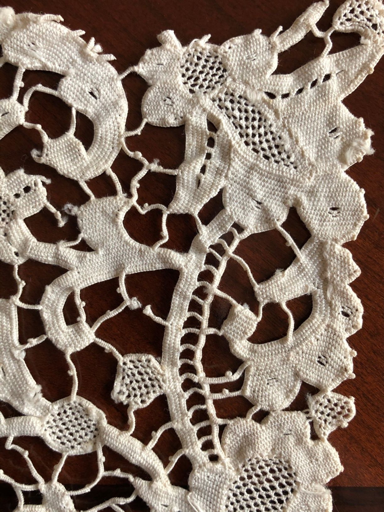 Lace lesson 5 Handmade needle lace vs. Machine made needle lace
