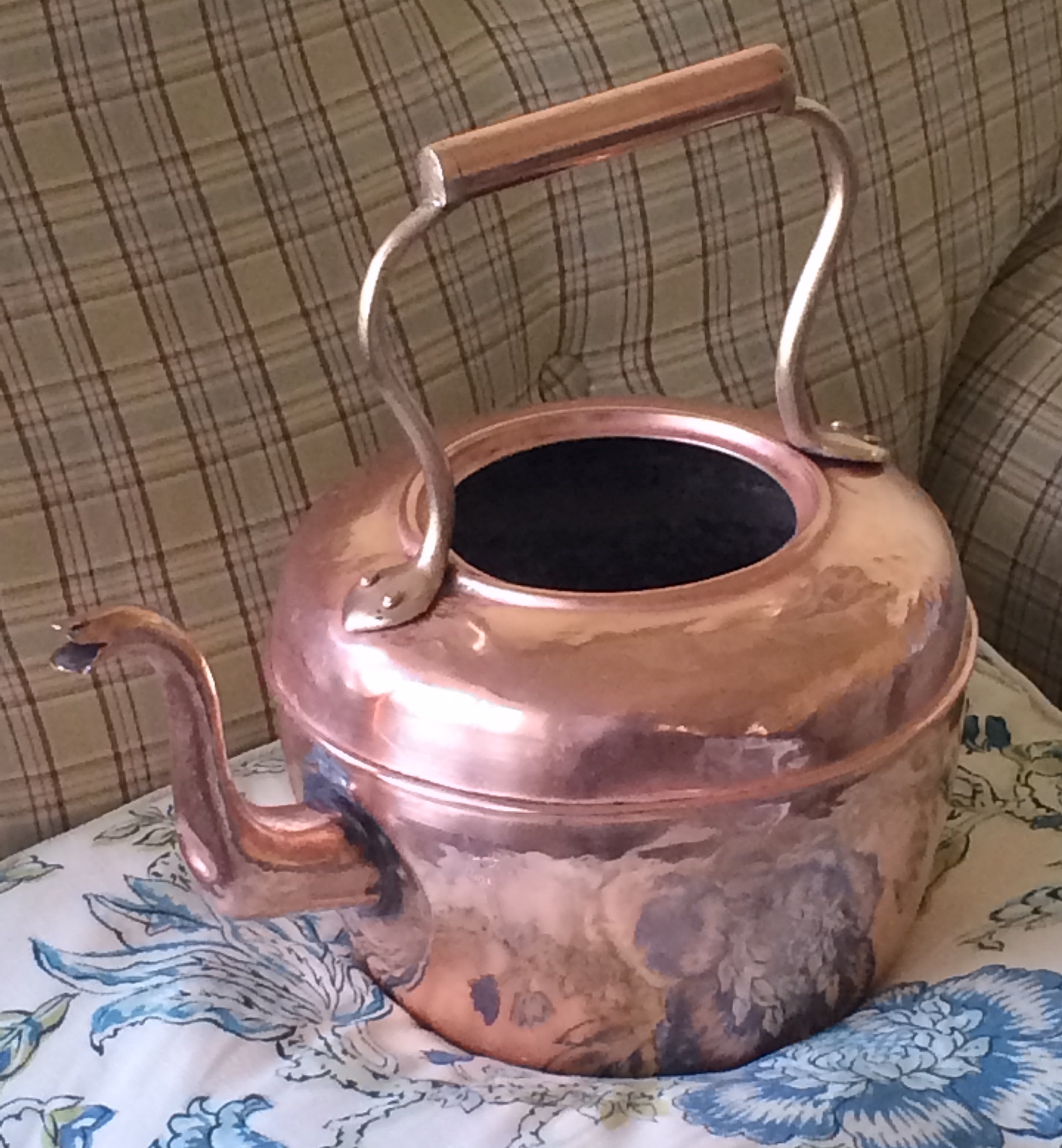 Copper kettle mark Antiques Board
