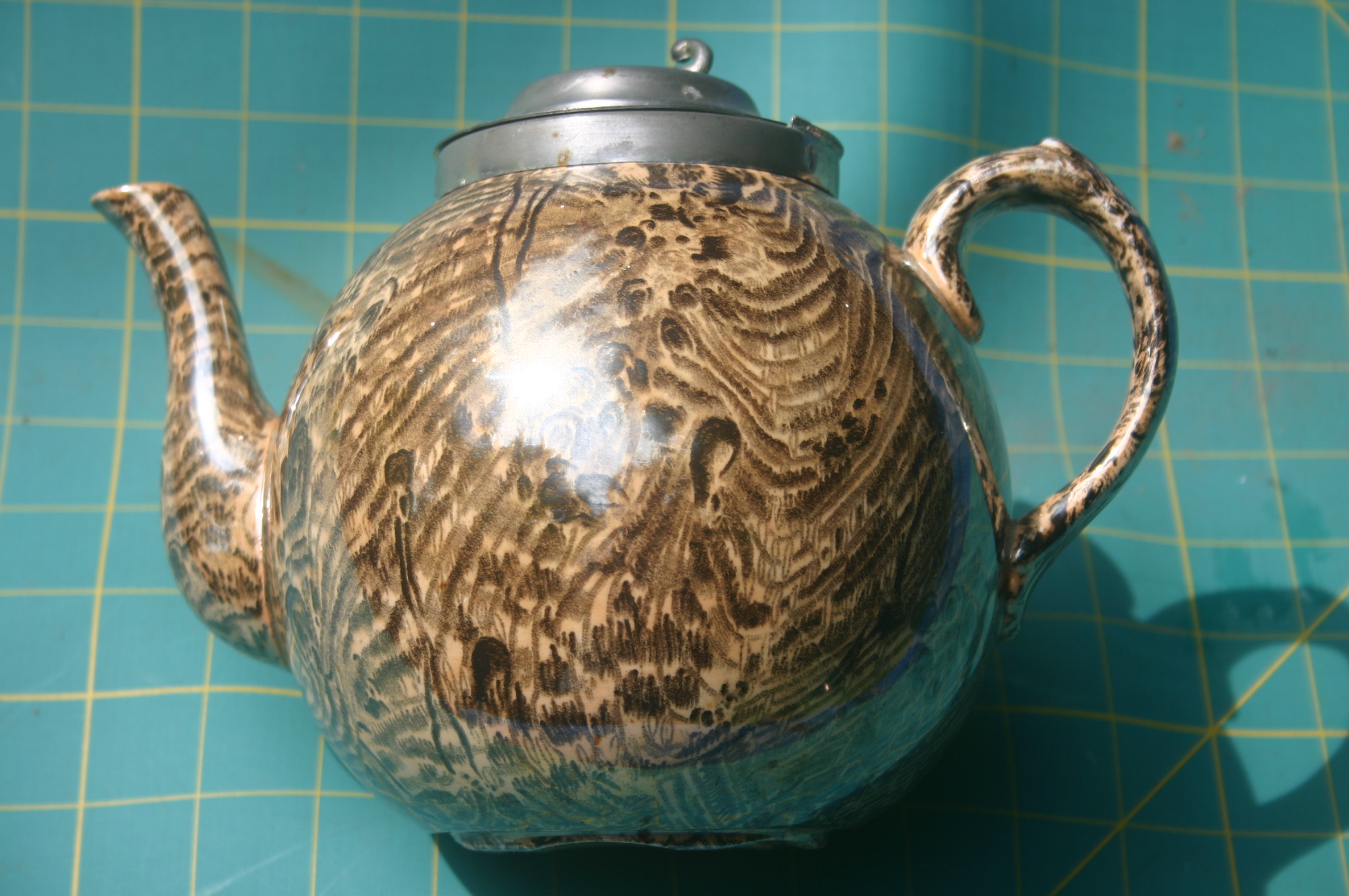 Old teapot Antiques Board