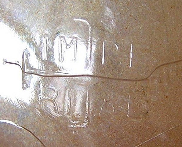 ImperialGlassGoldLusterBalusterBombeVaseIronCrossMark-h.jpg