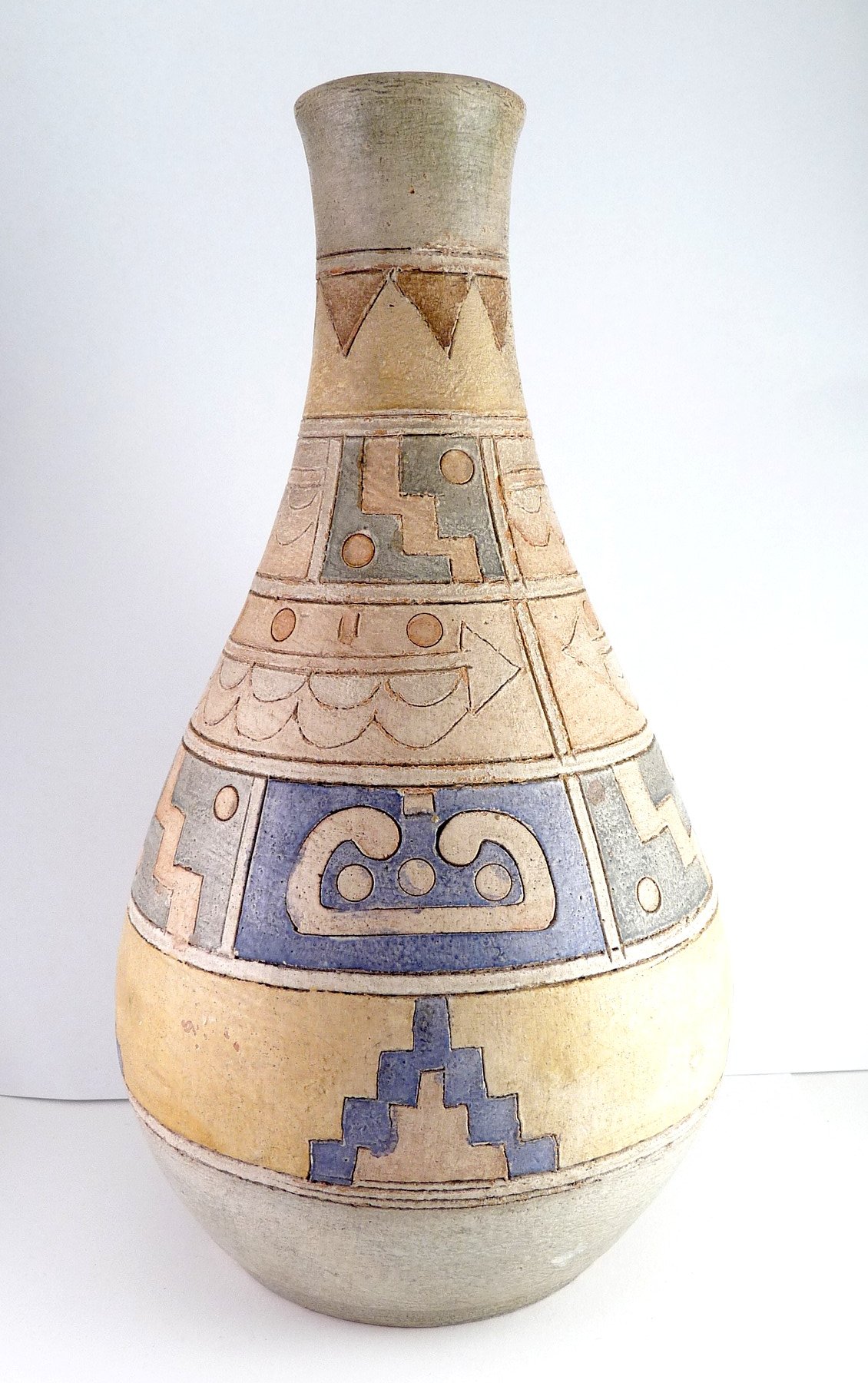 Incised_pottery_jug_1.JPG