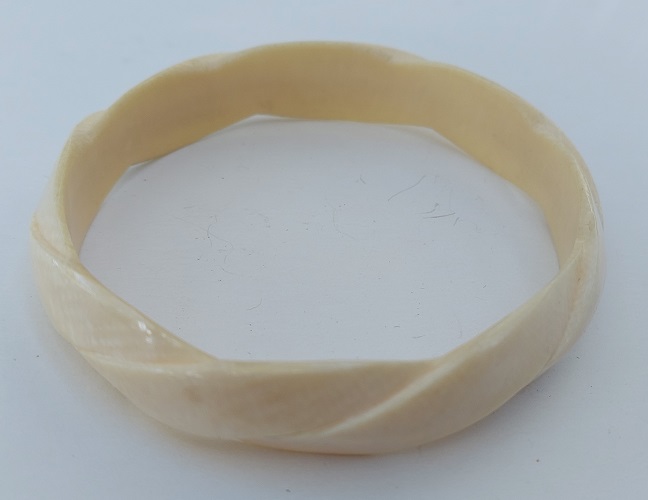 ivory bangle.jpg