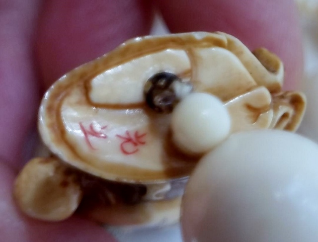 Ivory Netsuke Feet 2 (640x487).jpg