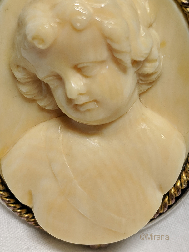 Ivory Putti 1 E sm w.jpg