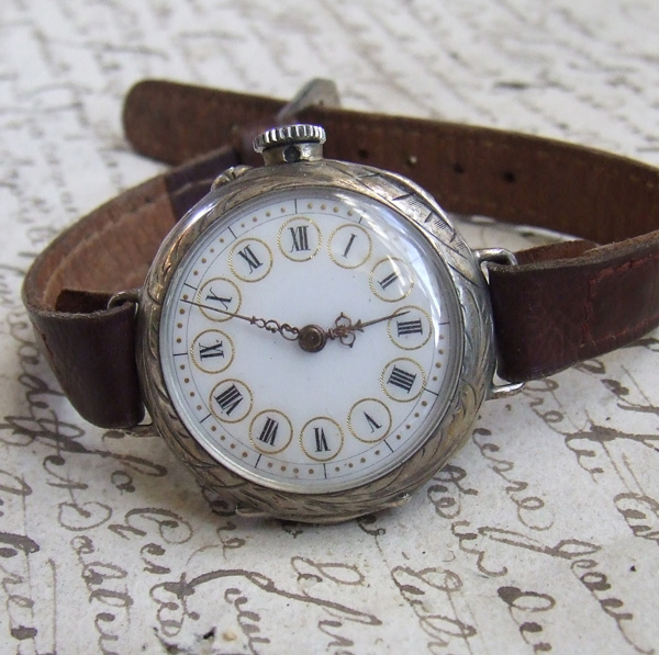 J140041-vintage-french-silver-wristwatch-hinard-villedieu.jpg