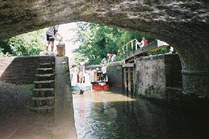 JB_Grand_Union_Iron_Bridge_2_boats_in_lock_resized.jpg