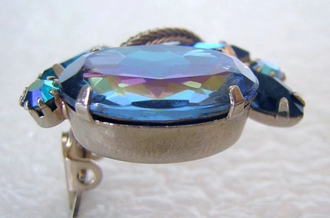 JewellryClipOnEarringsProngSetBlueAquaPurpleRhinestonesChainGoldTonedMetal-e.jpg