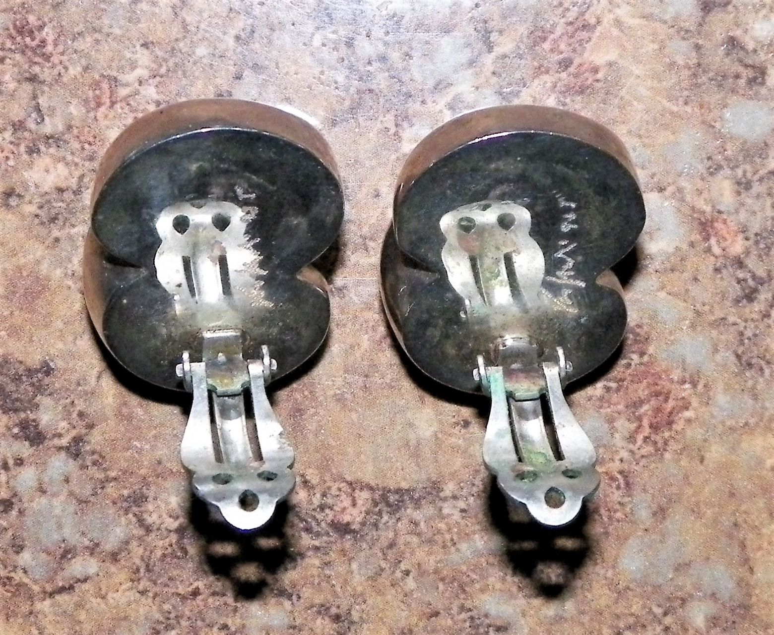 JEWELRY EARRINGS ENGRAVED S SHAPE 2AA.JPG