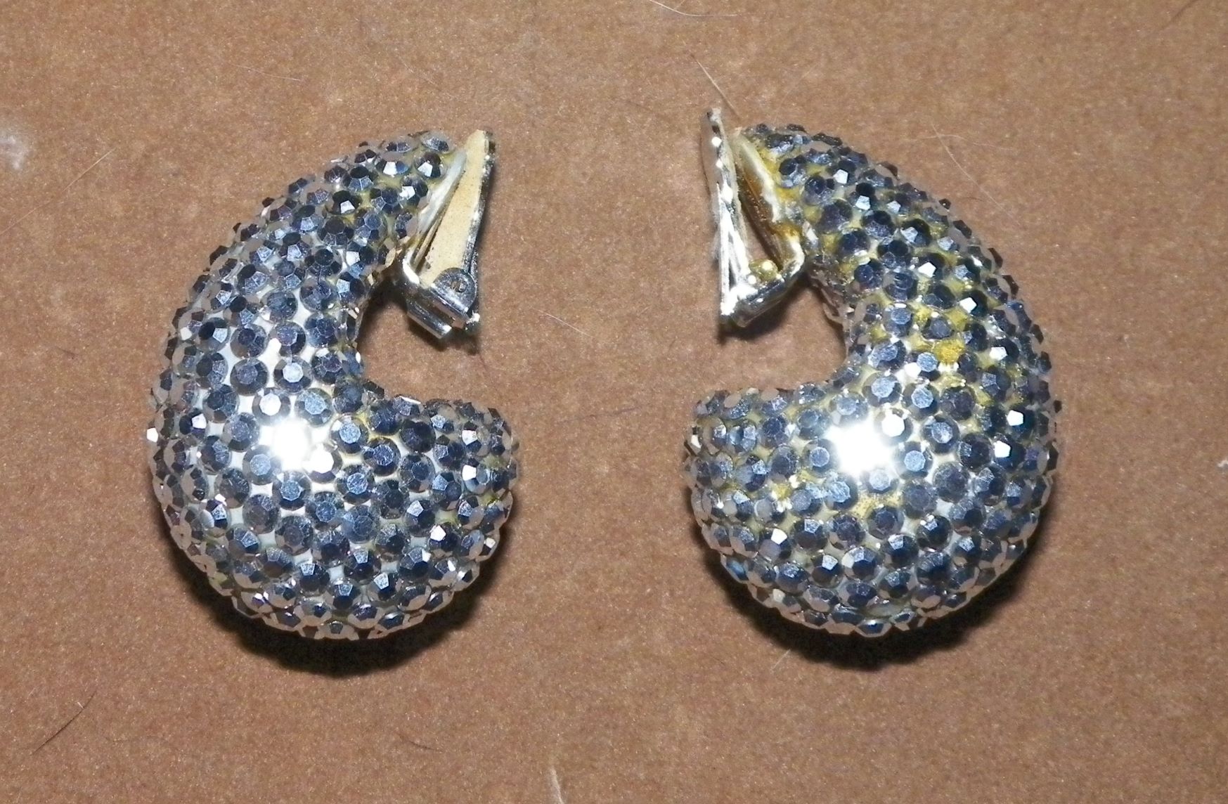JEWELRY EARRINGS RICHARD MEER BLUE RHINESTONE J SHAPE 1AA.JPG