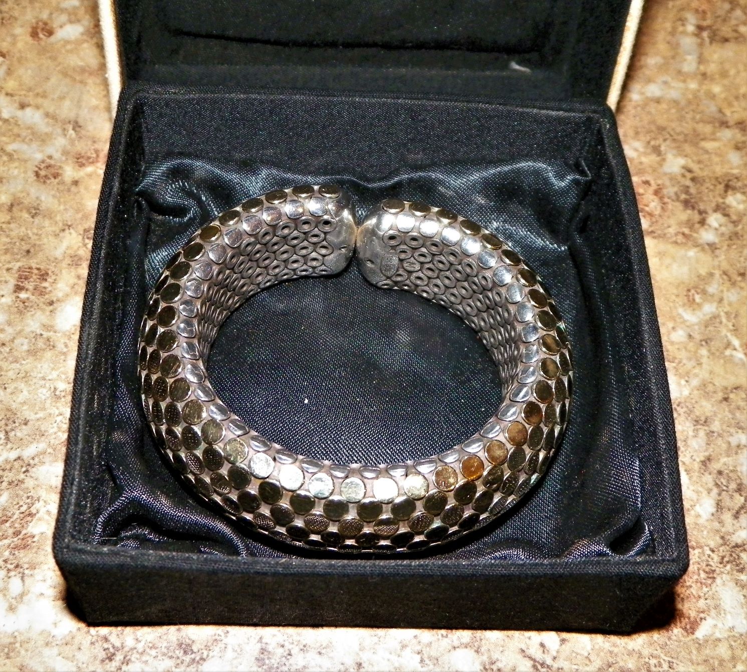 JEWELRY GOLD & SILVER DOTS JOHN HARDY BRACELET 3  1A_A_AA.JPG