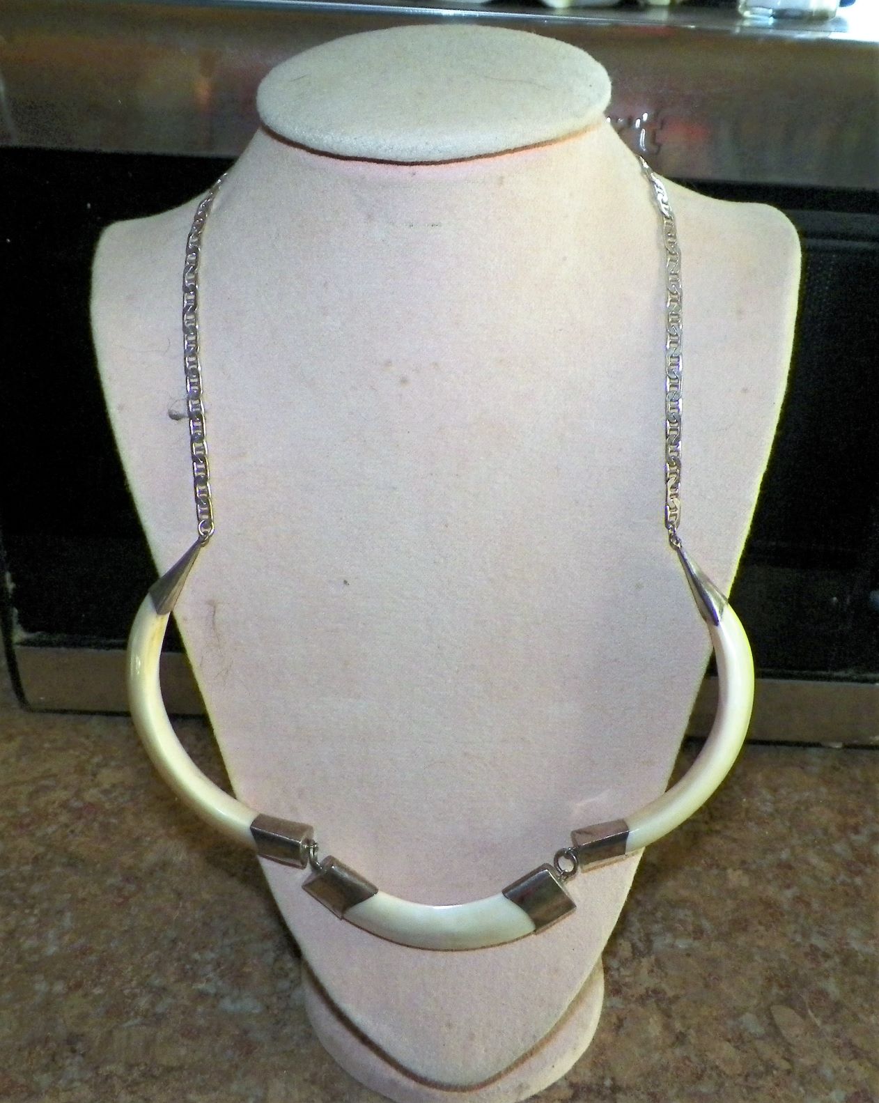 JEWELRY NECKLACE BONE 1AA.JPG