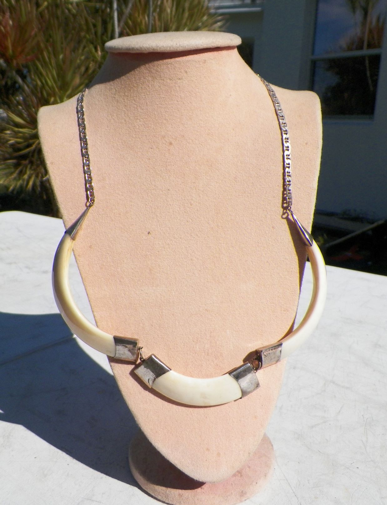 JEWELRY NECKLACE BONE 2AA.JPG