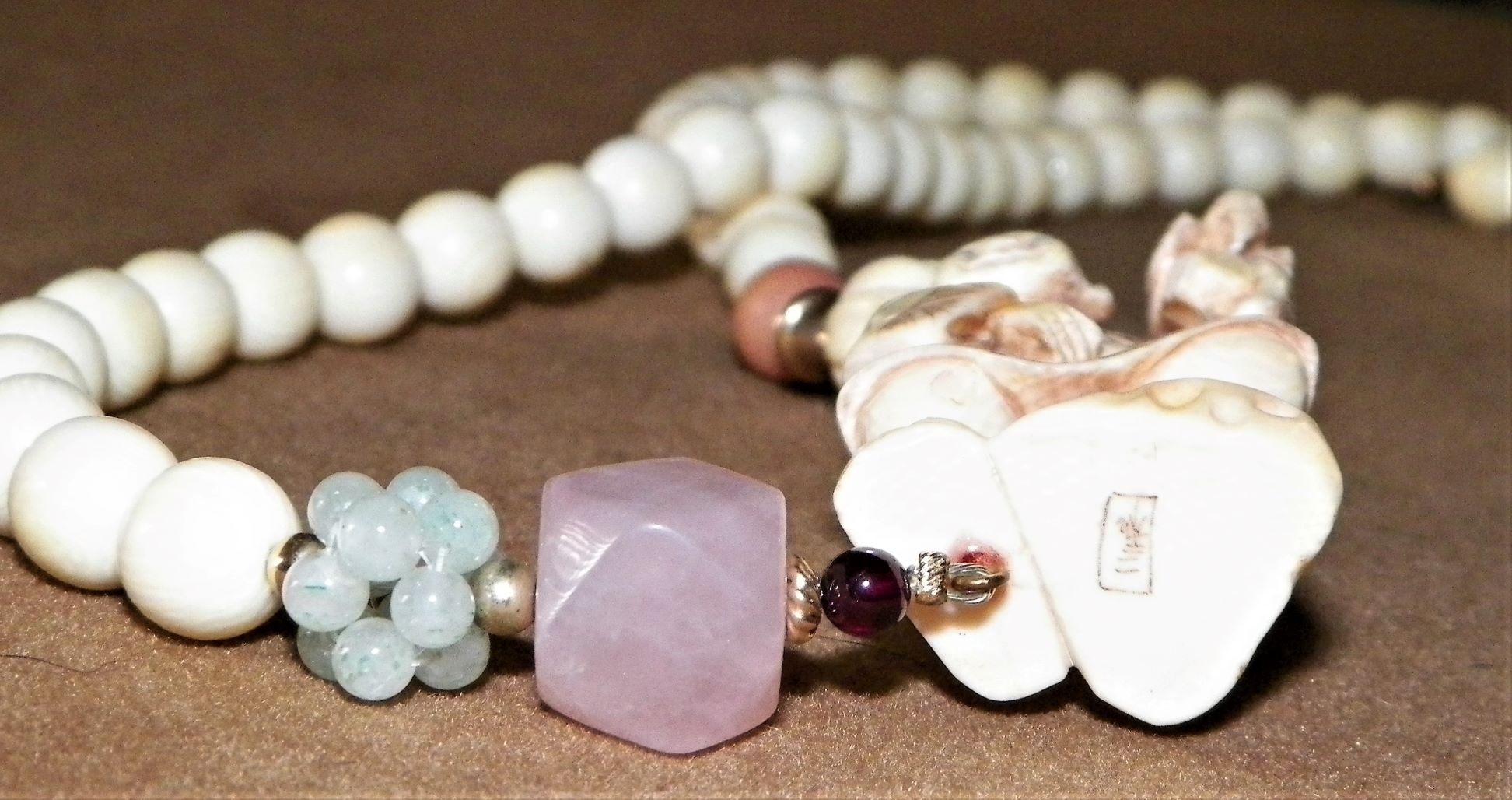 JEWELRY NECKLACE IVORY 6AA.JPG