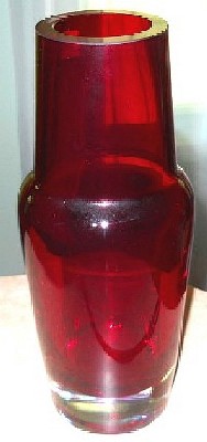 Johnny red glass vase.JPG
