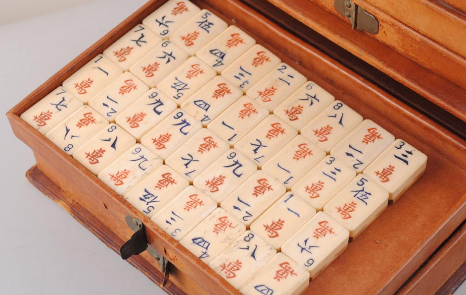 Antique Chinese Mahjong Set Dovetailed Bone Over Bamboo 