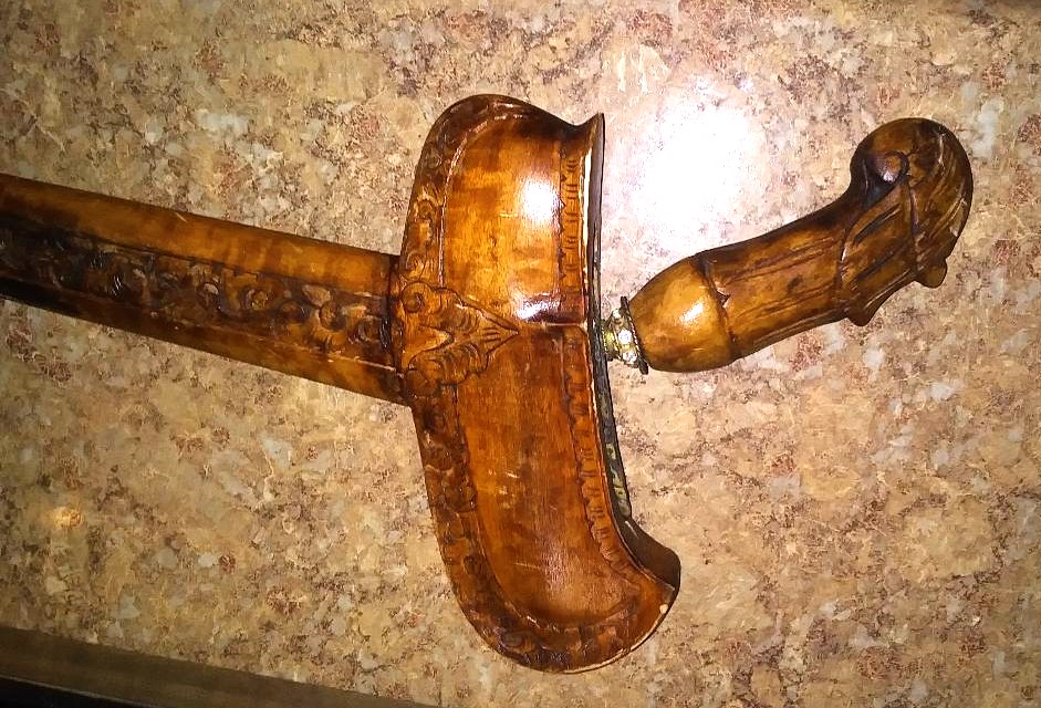 KNIFE 19th CENTURARY SNAKE SHAPED KNIFE 2AAA.jpg