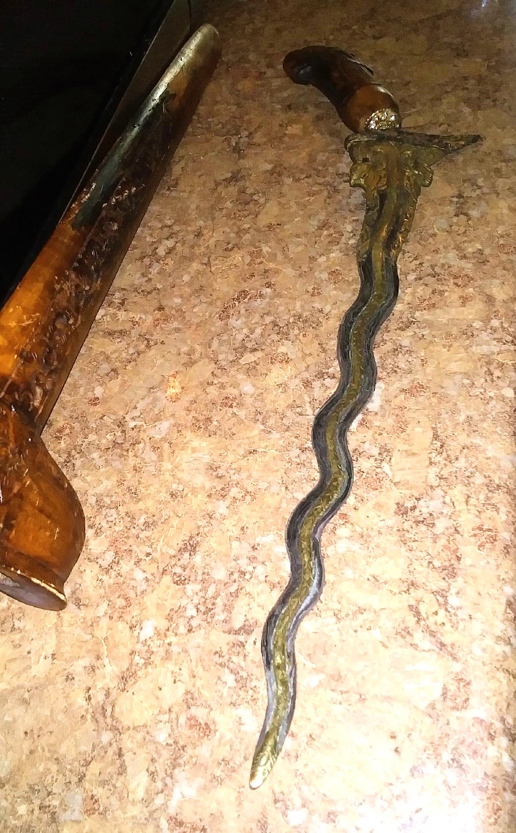 KNIFE 19th CENTURARY SNAKE SHAPED KNIFE 5AA.jpg