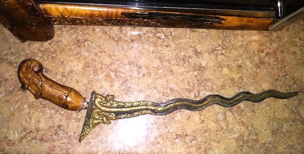 KNIFE 19th CENTURARY SNAKE SHAPED KNIFE 7AA.jpg