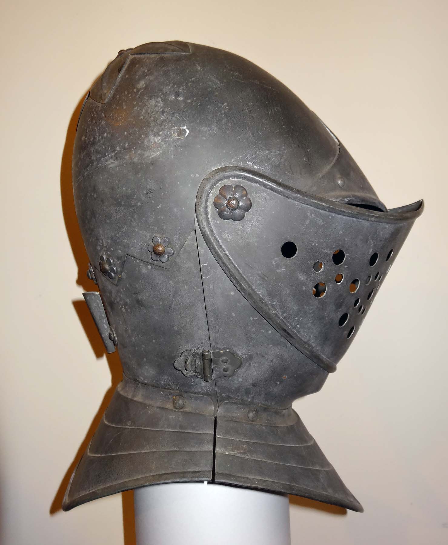 Knights-Helmet3.jpg
