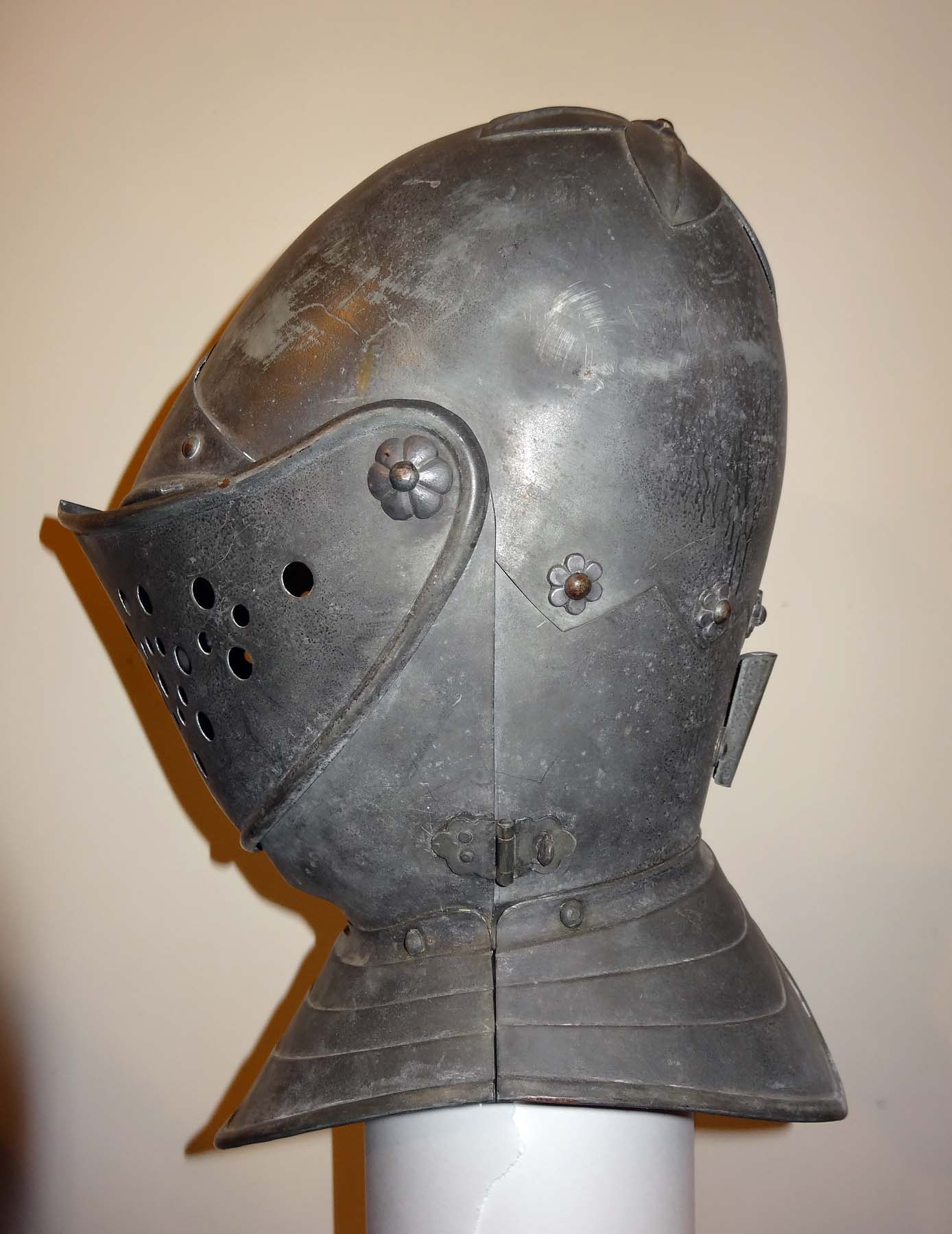 Knights-Helmet5.jpg