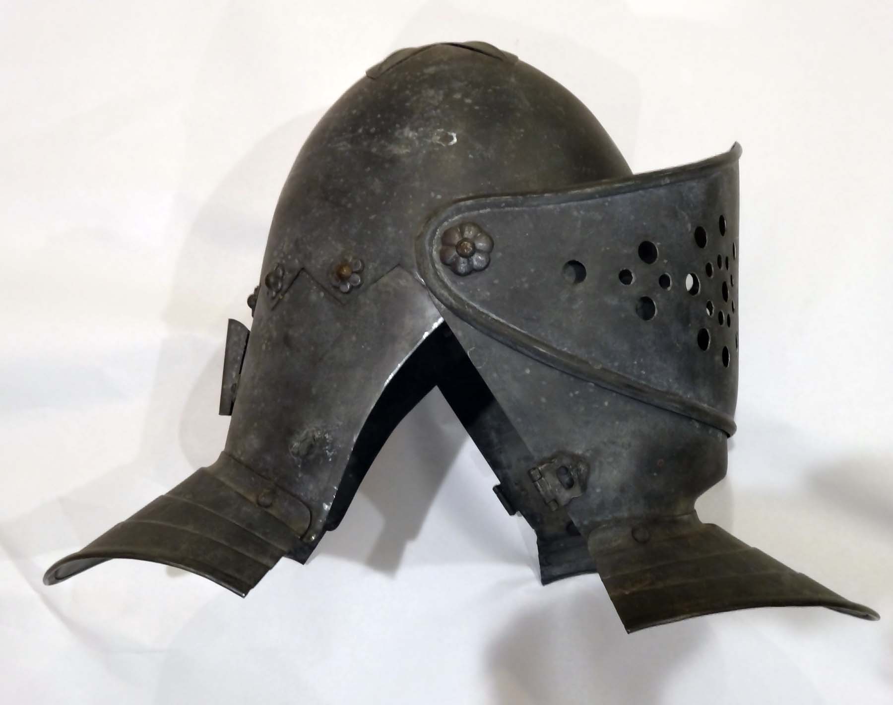 Knights-Helmet7.jpg
