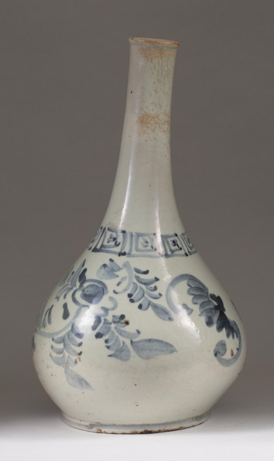 Korean_Underglaze_Blue_Bottle_Vase_Joseon079_10.jpg