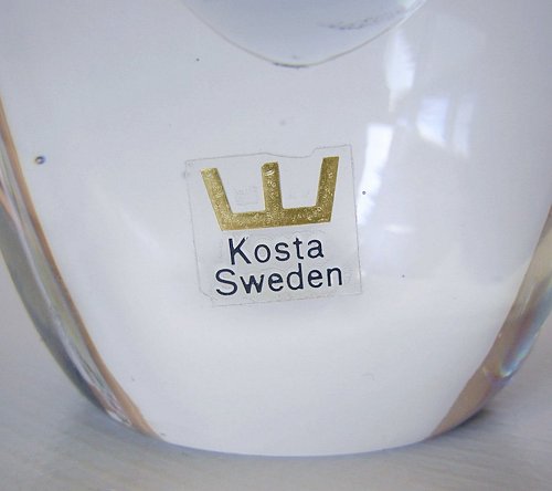 KostaVickeLindstrandSommersoBlueArtGlassVaseSwedenMCM-g.jpg
