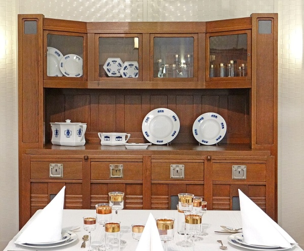 La_maison_de_Peter_Behrens_(Musée_de_la_colonie_d'artistes,_Darmstadt)_(8728647639).jpg