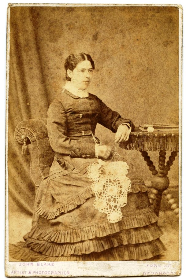 lace maker442-small.jpg