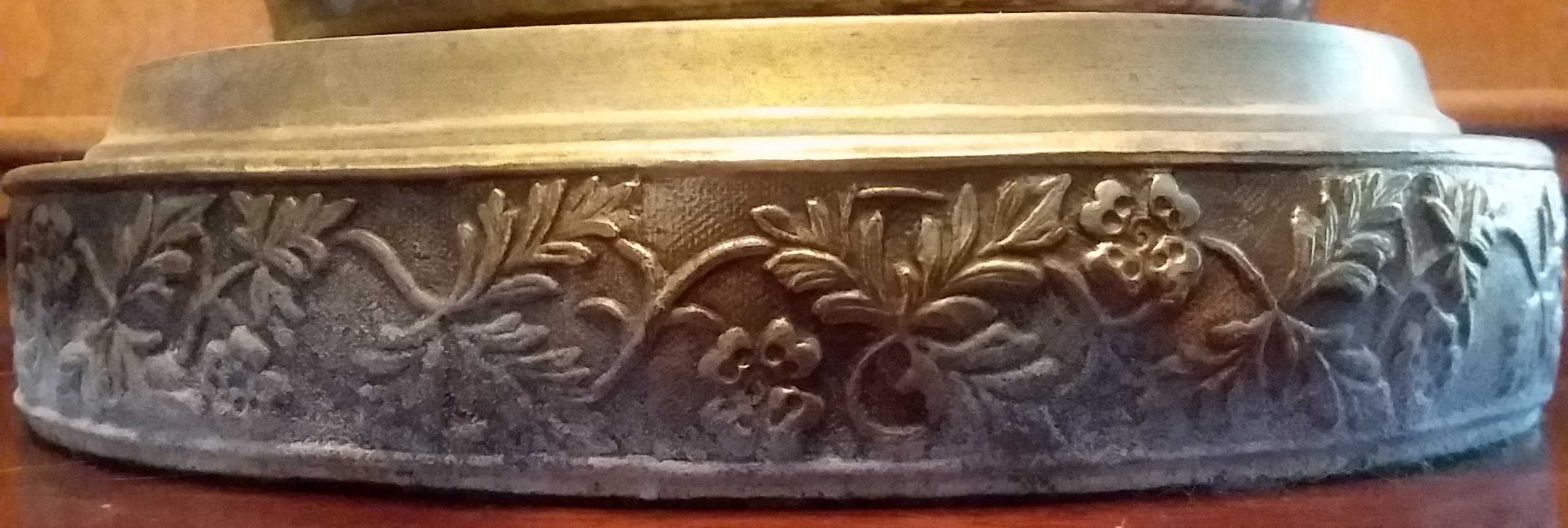 16" Porcelain / Brass Figurine Lamp Antiques Board