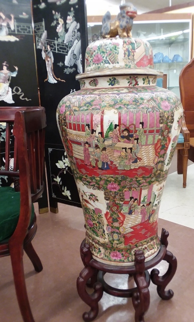 Large Chinese vase at Beloit Auction 2 (386x640).jpg