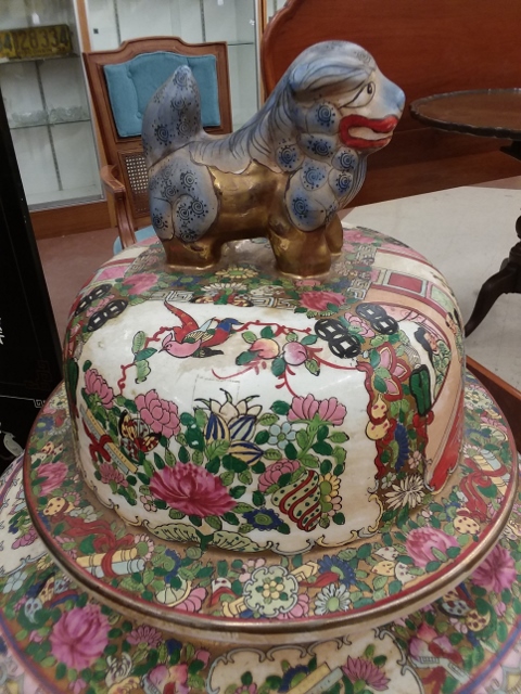 Large Chinese vase at Beloit Auction 3 (480x640).jpg