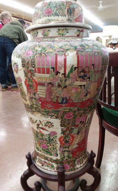 Large Chinese vase at Beloit Auction 4 (394x640).jpg