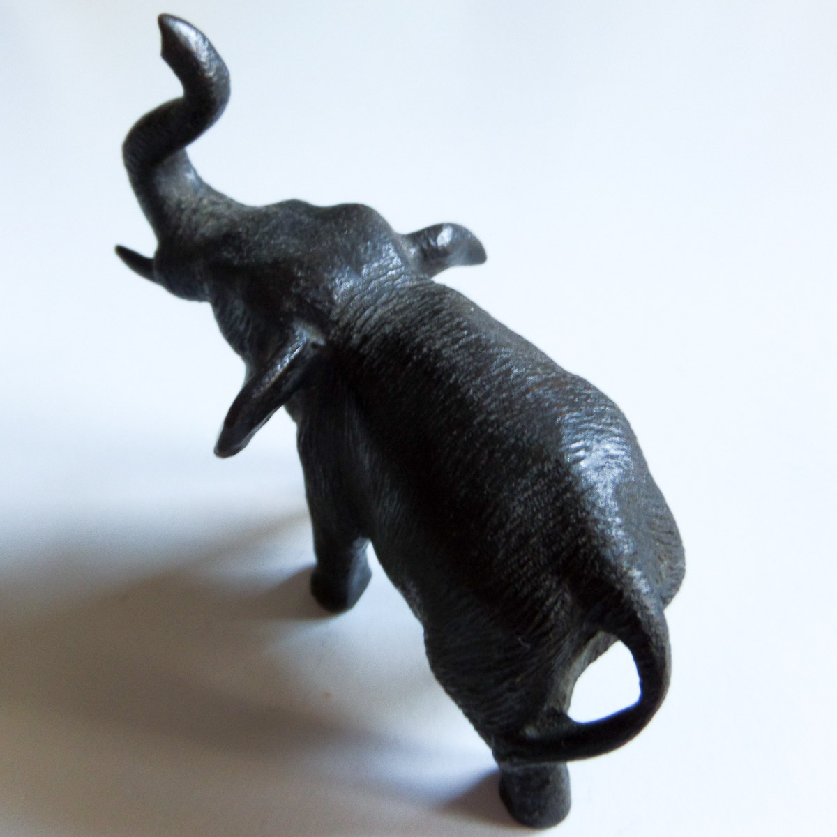 LAU_Elephant Okimono-4.jpg