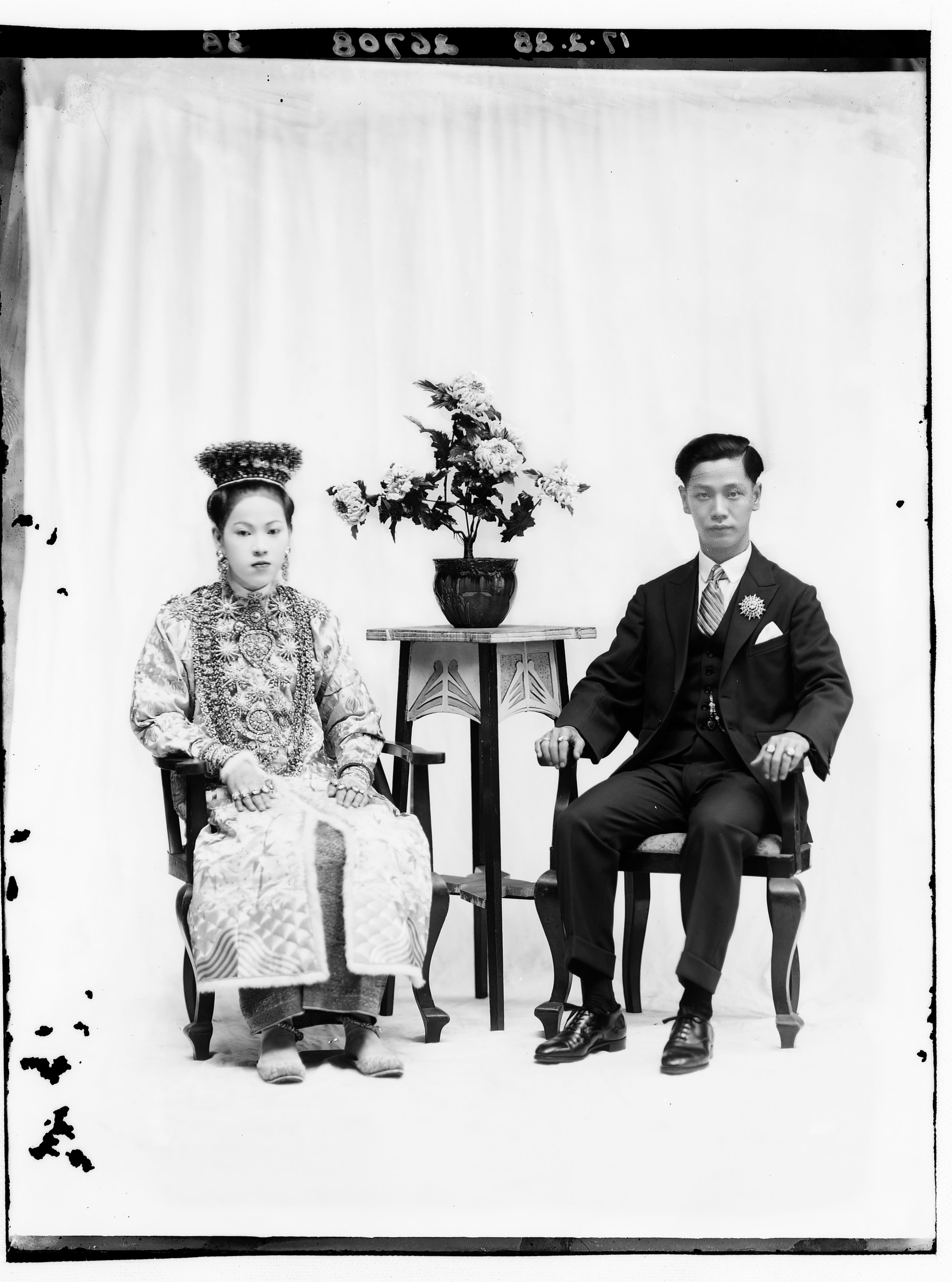 Lee Keong Bee and Lam Saw Looi 1928-1.jpg