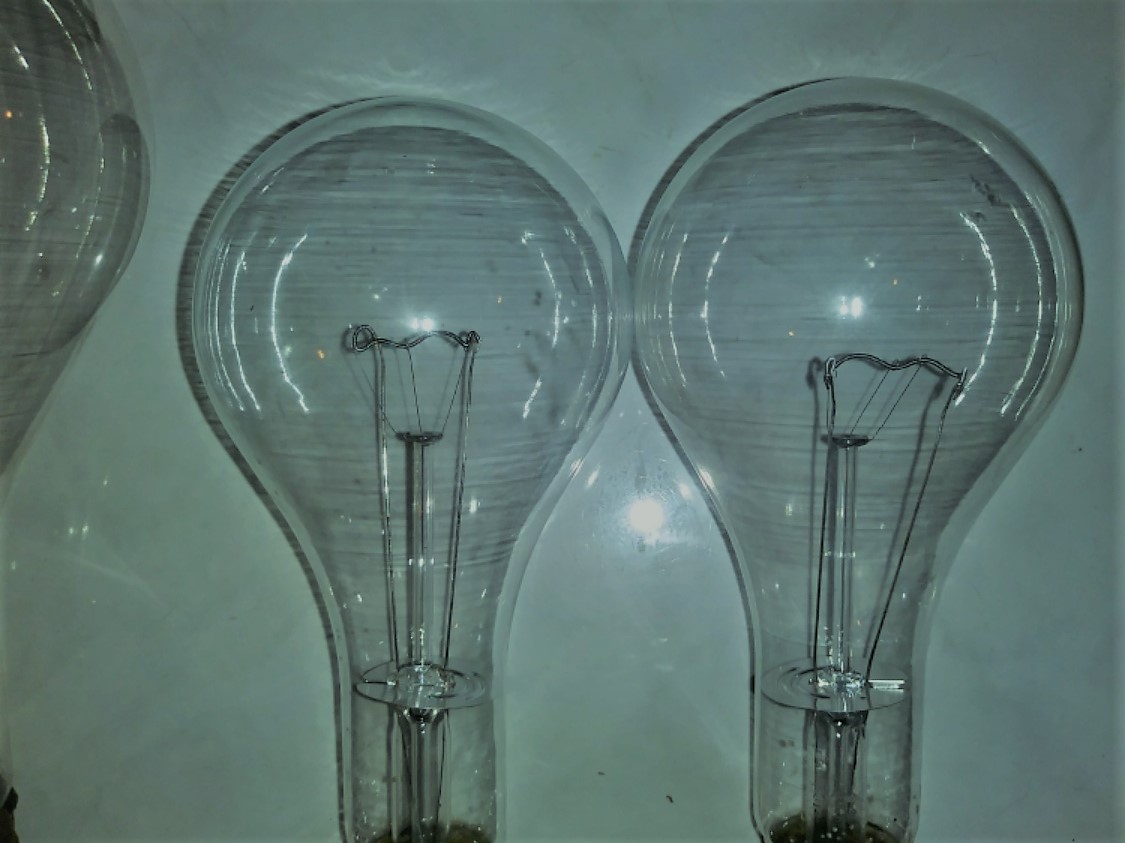 LIGHT BULBS LARGE ANTIQUE 3A.jpg