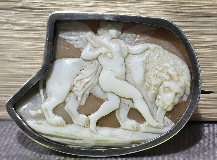 LionCameo.png