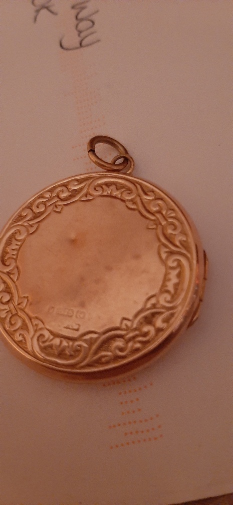 locket2.jpg