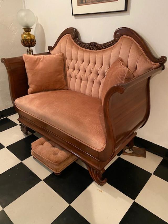 Loveseat 1.jpg