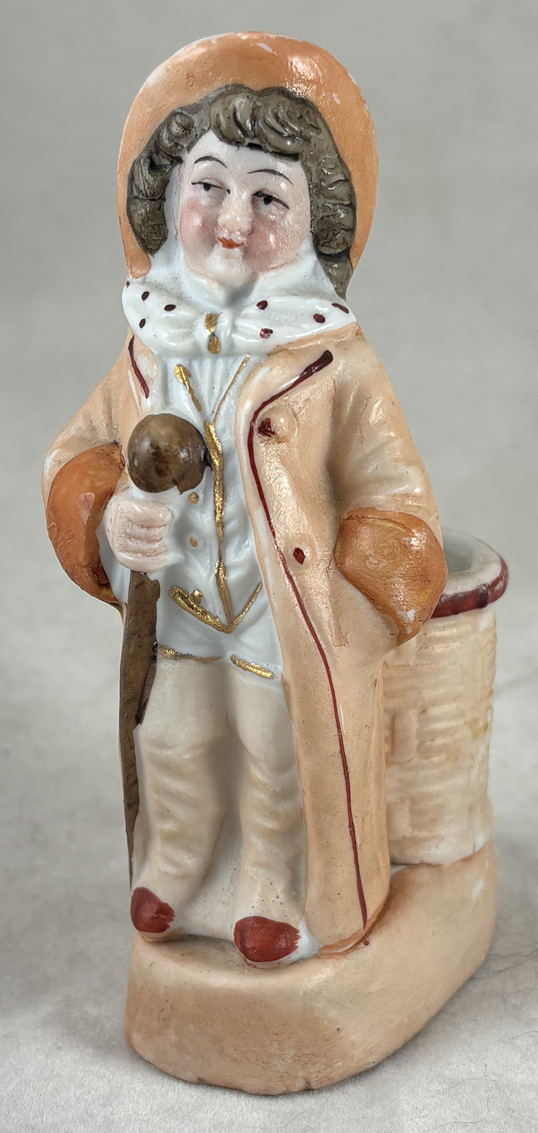 ManBisqueTPickHolder1.jpg