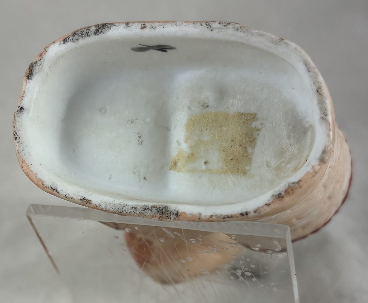 ManBisqueTPickHolderBtm.jpg
