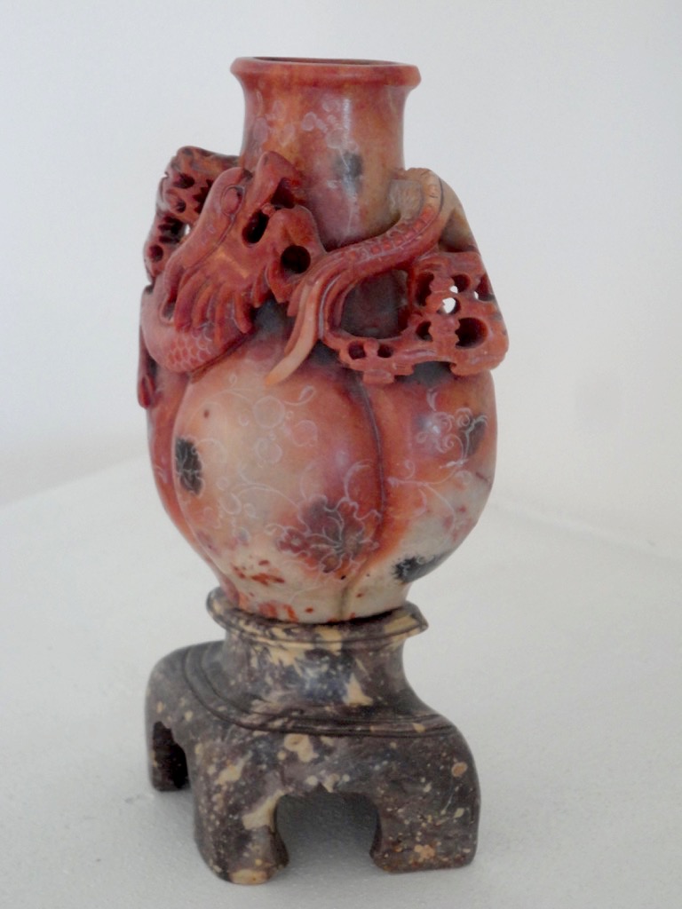 marble dragon vase2.jpg