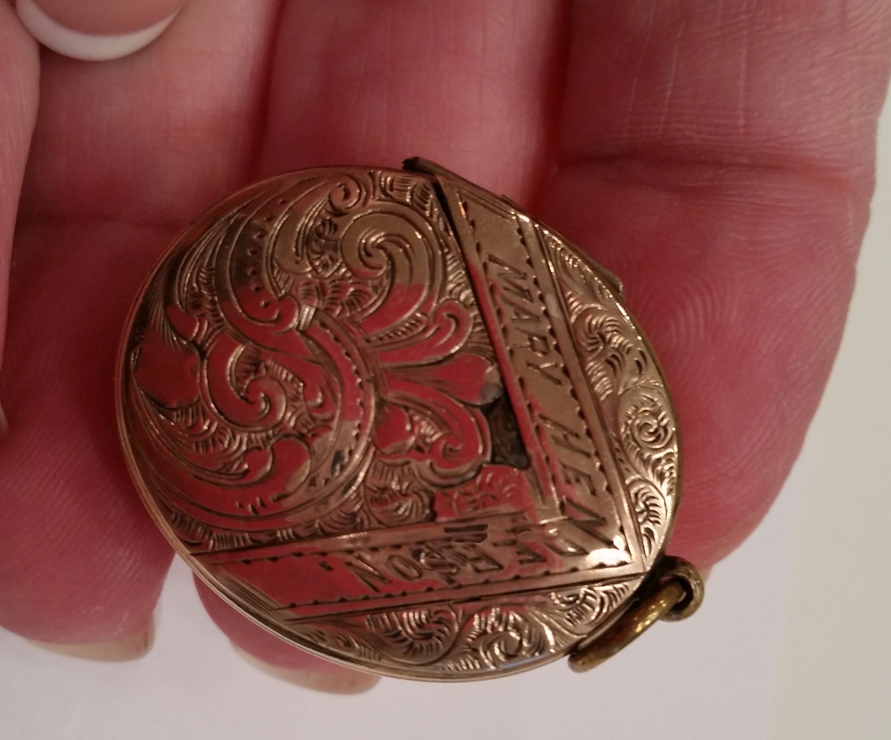 Mary Henderson Locket.jpg