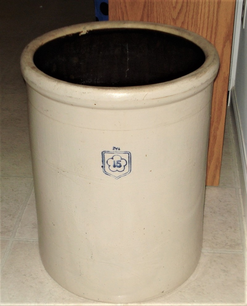 mccoy crock 15 gallon.jpg