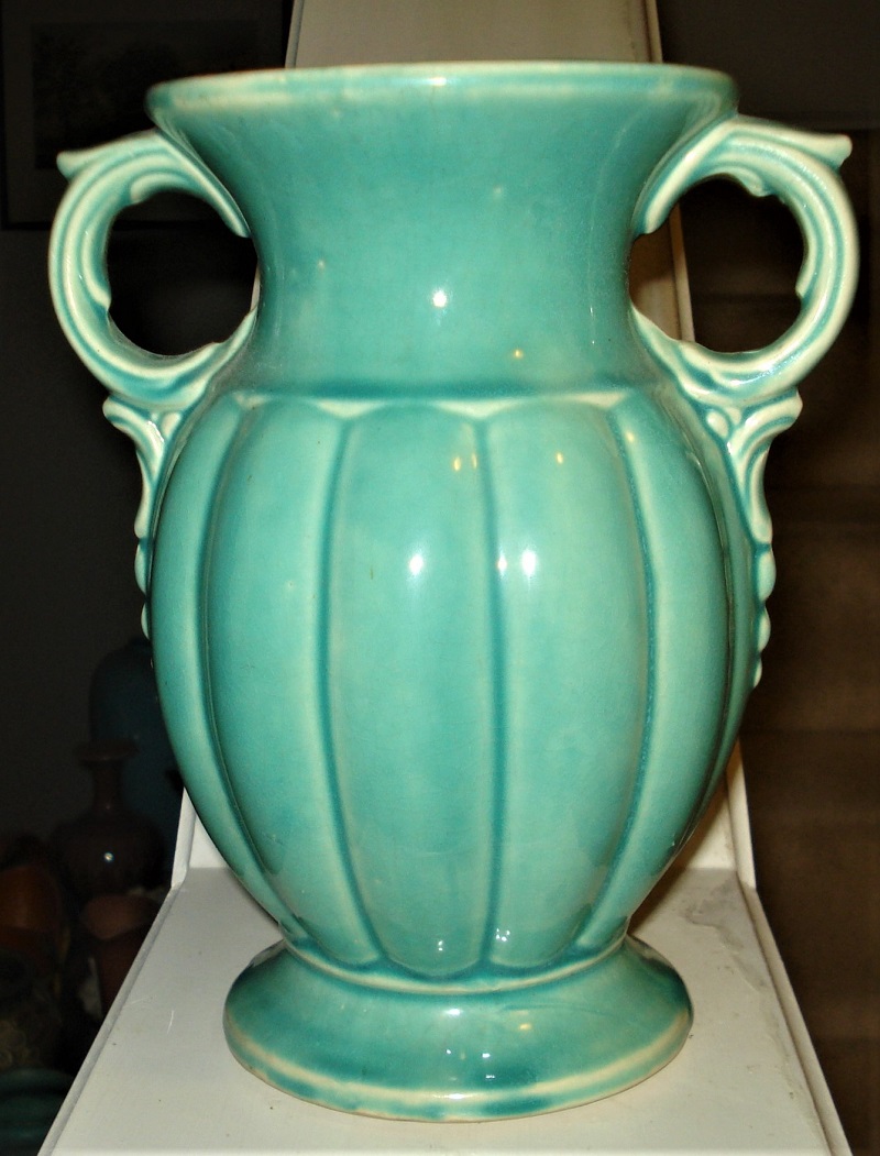 McCoy Double Handeled Vase Green 01.jpg