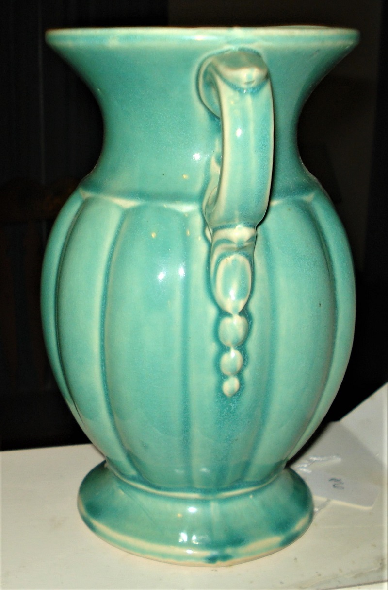 McCoy Double Handeled Vase Green 02.jpg