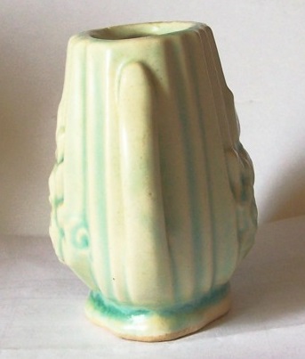 McCoy mini vase2.jpg