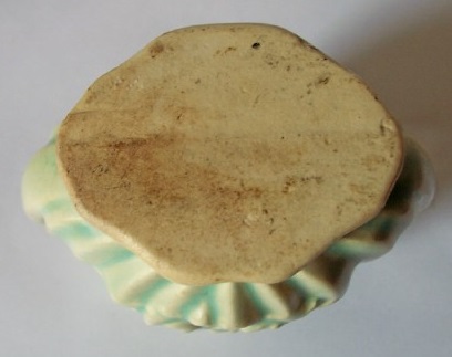 McCoy mini vase3.jpg